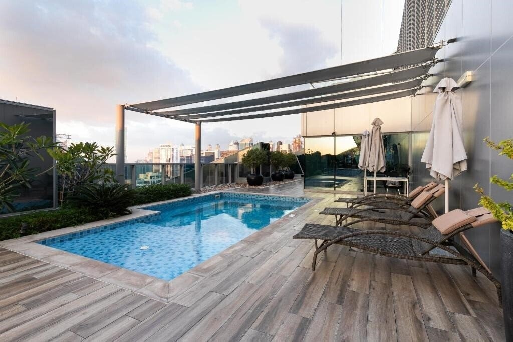 Фото Simply Comfort Suites in J One Tower 4*