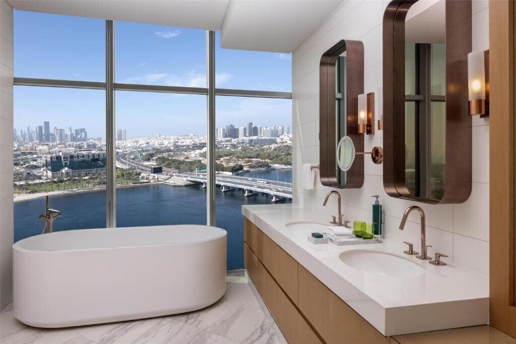 Фотография Hilton Dubai Creek Hotel & Residences 5*