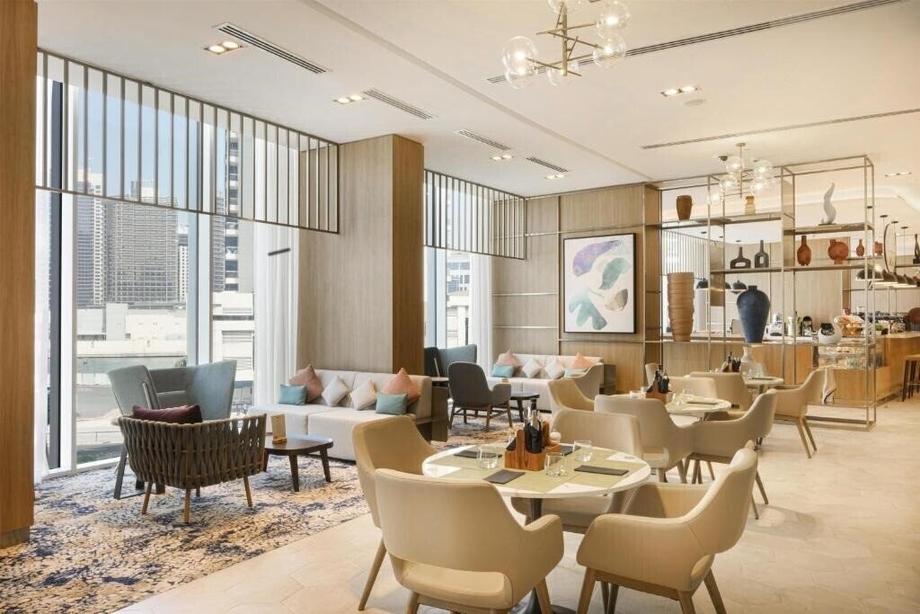 Изображение Hilton Garden Inn Dubai Business Bay 4*