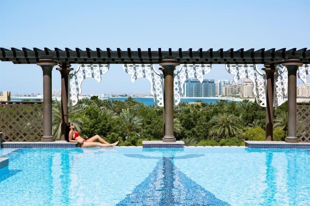 Готель Sedra Arjaan By Rotana 4*