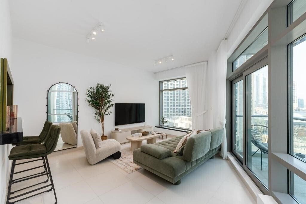 Отель The Lofts West, Downtown Dubai - Mint Stay 5*