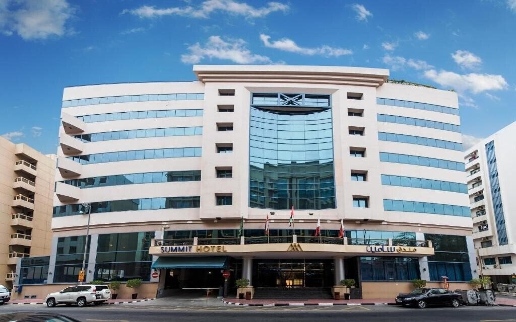 Готель Hallmark Hotel 4*