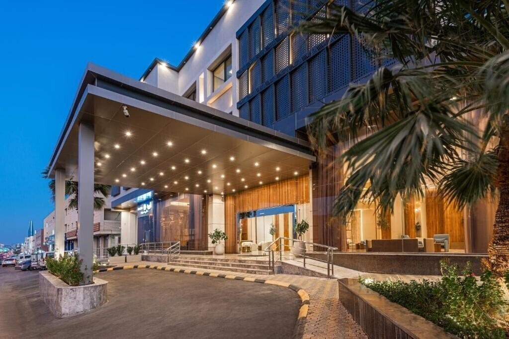Отель Oyo 114 Voyage Hotel 3*