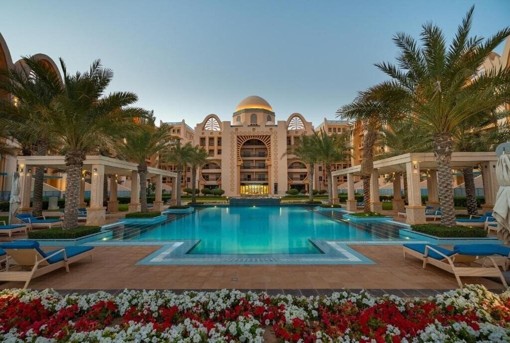 Фото Simply Comfort Suites in Sarai Palm Jumeirah 4*