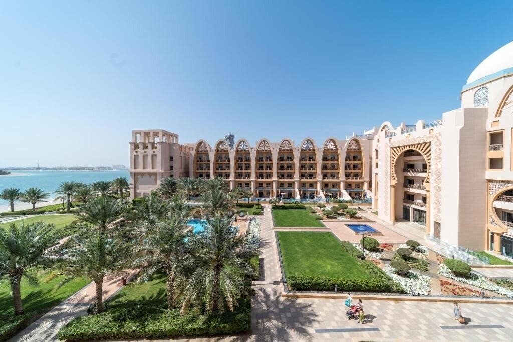 Отель Simply Comfort Suites in Sarai Palm Jumeirah 4*