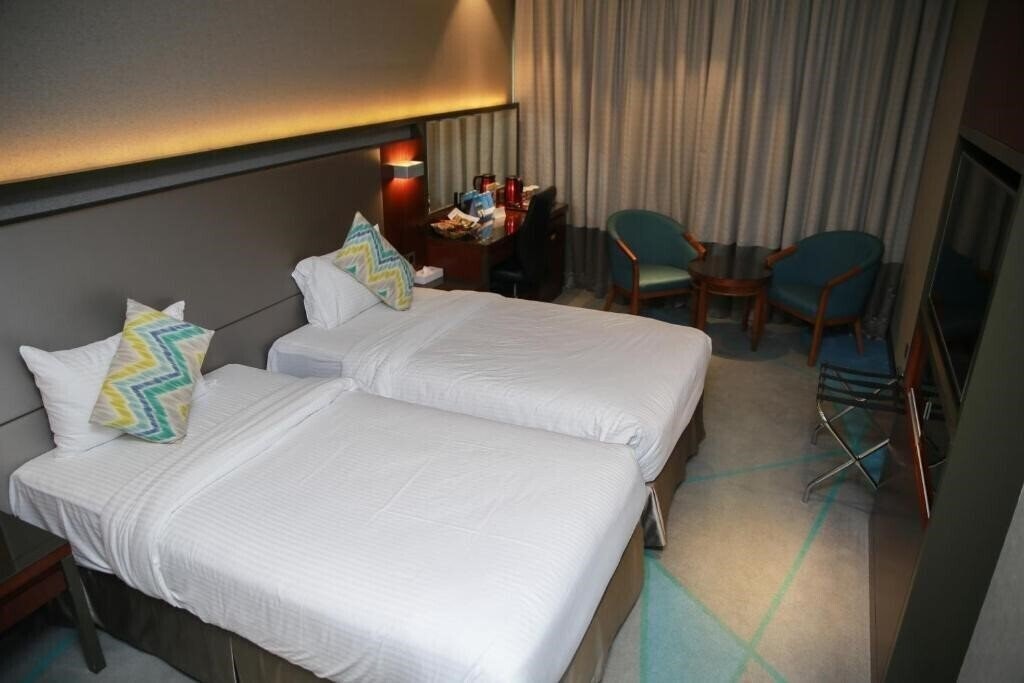 Готель Versailles Hotel 4*