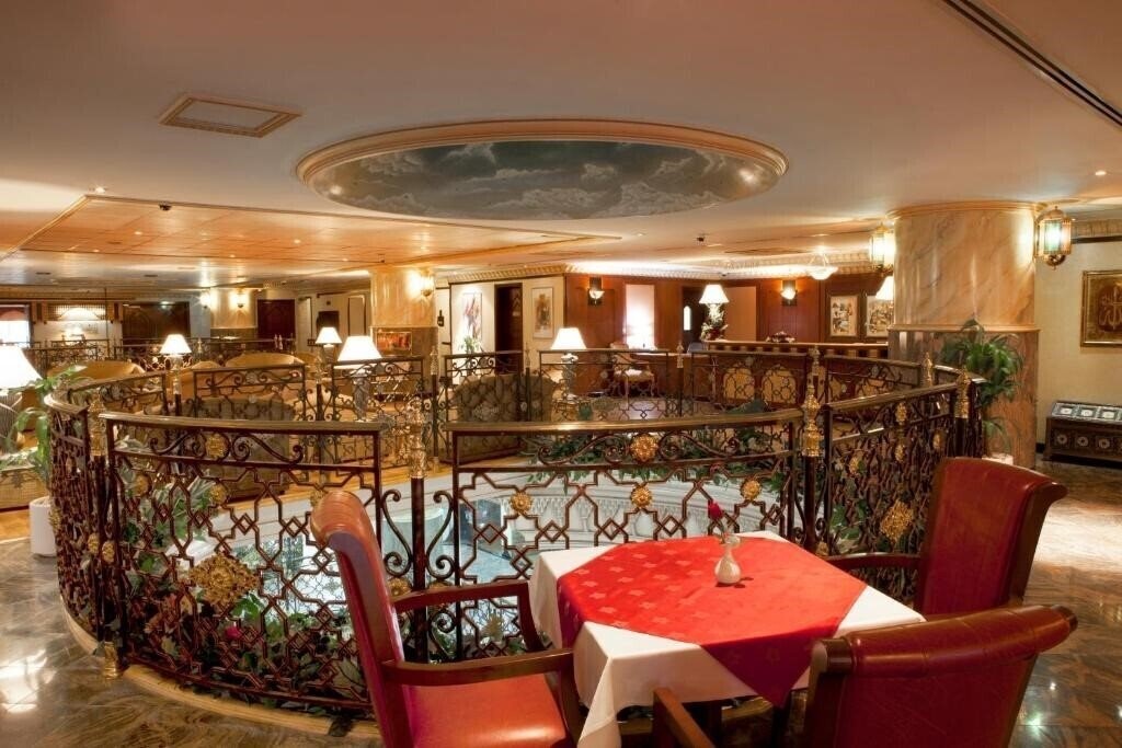 Готель Landmark Plaza 3*