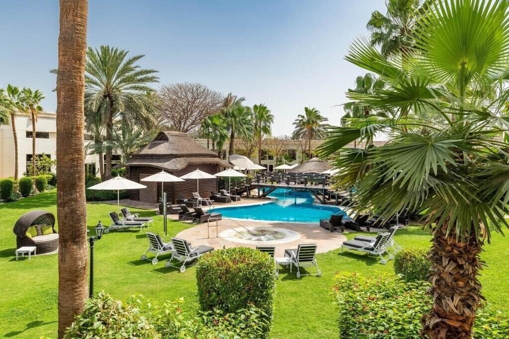 Отель Le Meridien Dubai Hotel & Conference Centre 5*