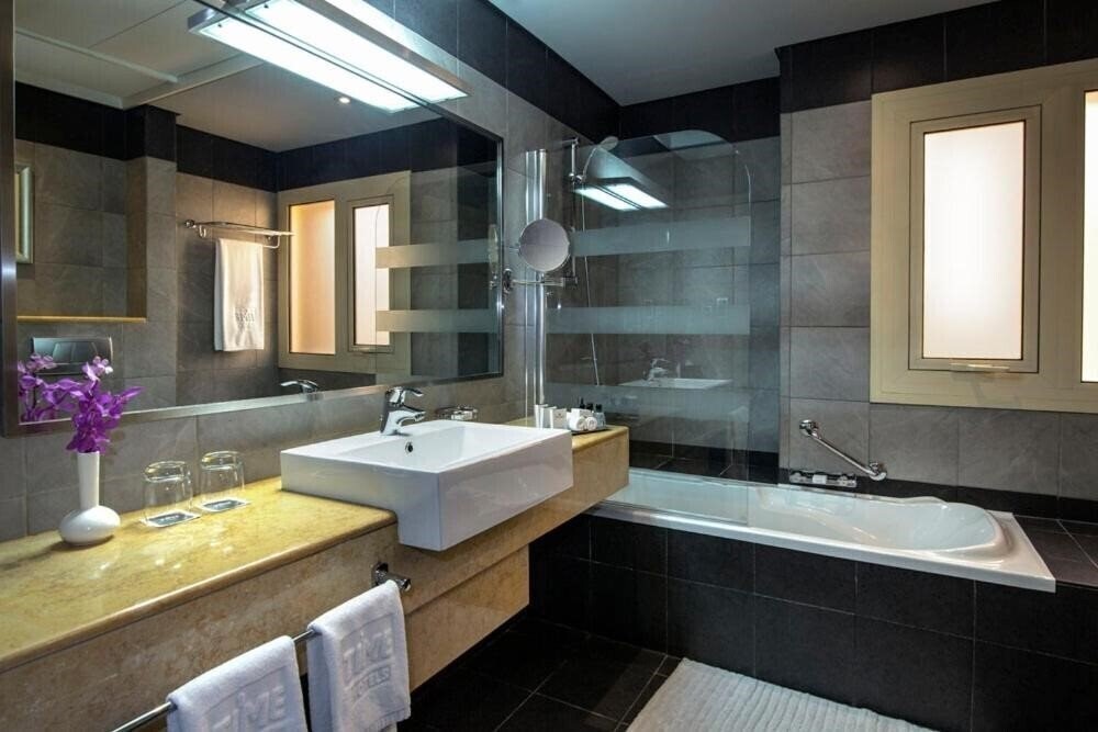 Фотографія Time Grand Plaza Hotel 4*