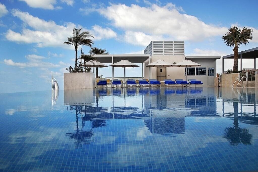 Отель Grand Cosmopolitan Hotel 4*