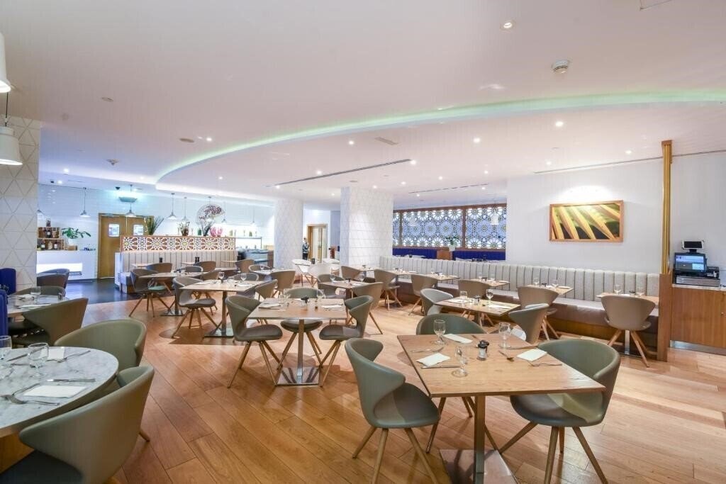 Картинка Premier Inn Dubai International Airport 3*