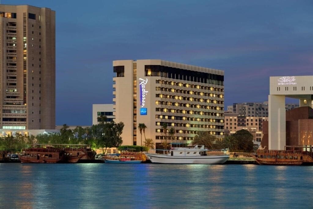 Отель Radisson Blu Dubai Deira Creek 4*