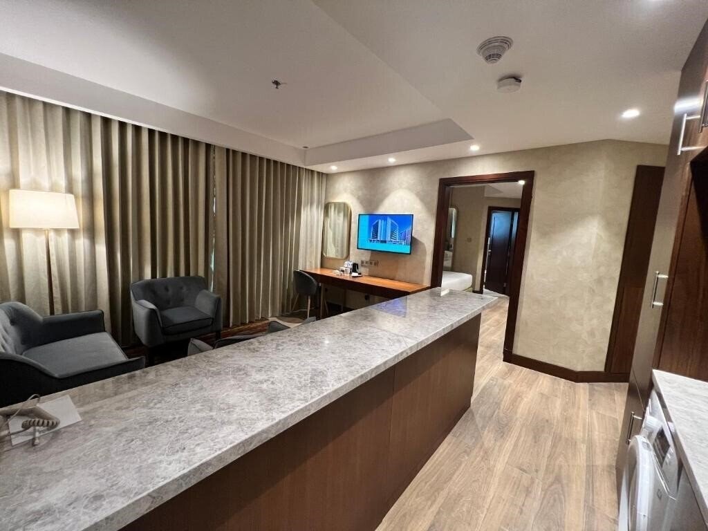 Фотографія City Seasons Suites 4*
