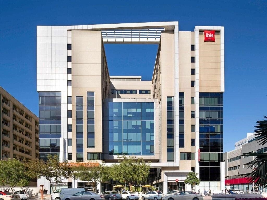 Готель Ibis Hotel Al Rigga 2*