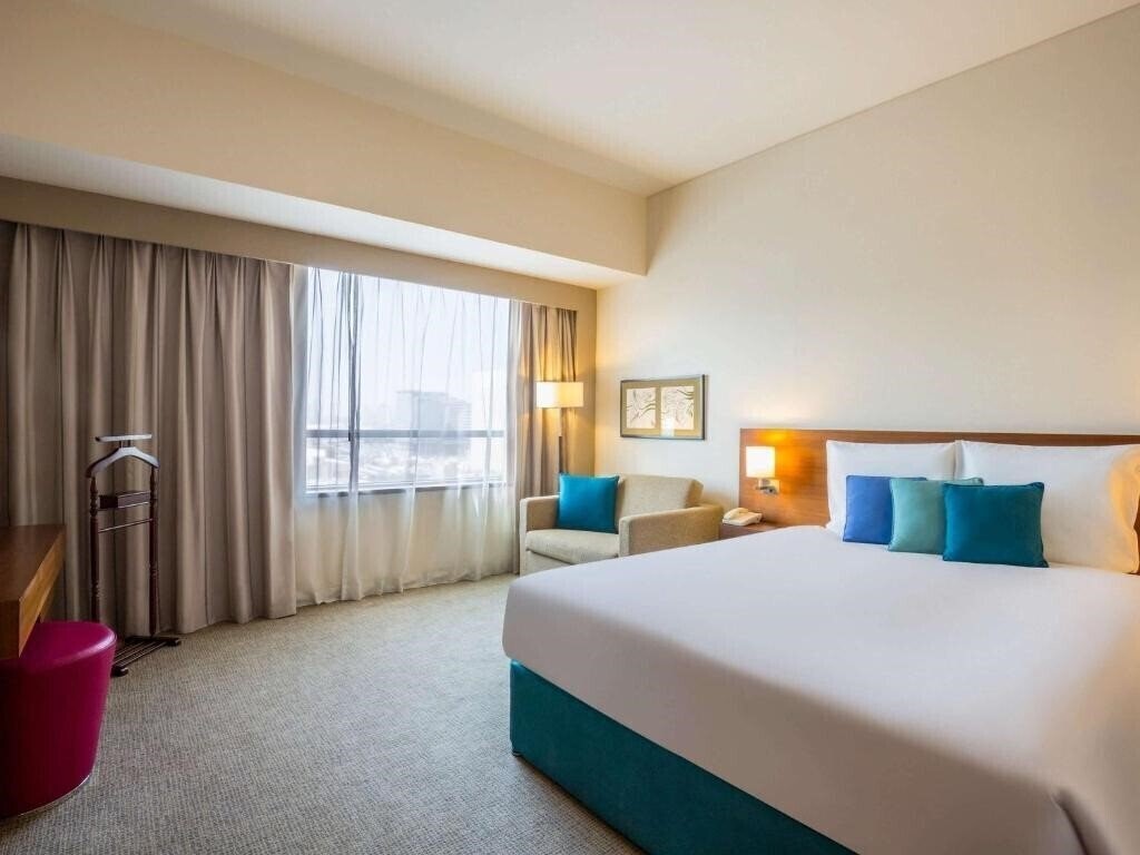 Отель Novotel Deira City Centre 4*