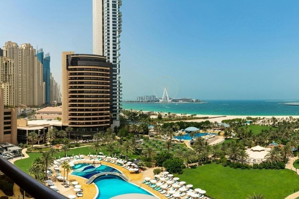 Отель Le Royal Meridien Beach Resort & SPA 5*
