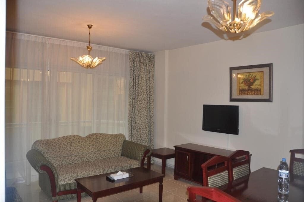 Фото Royal Plaza Hotel Apartments 3*