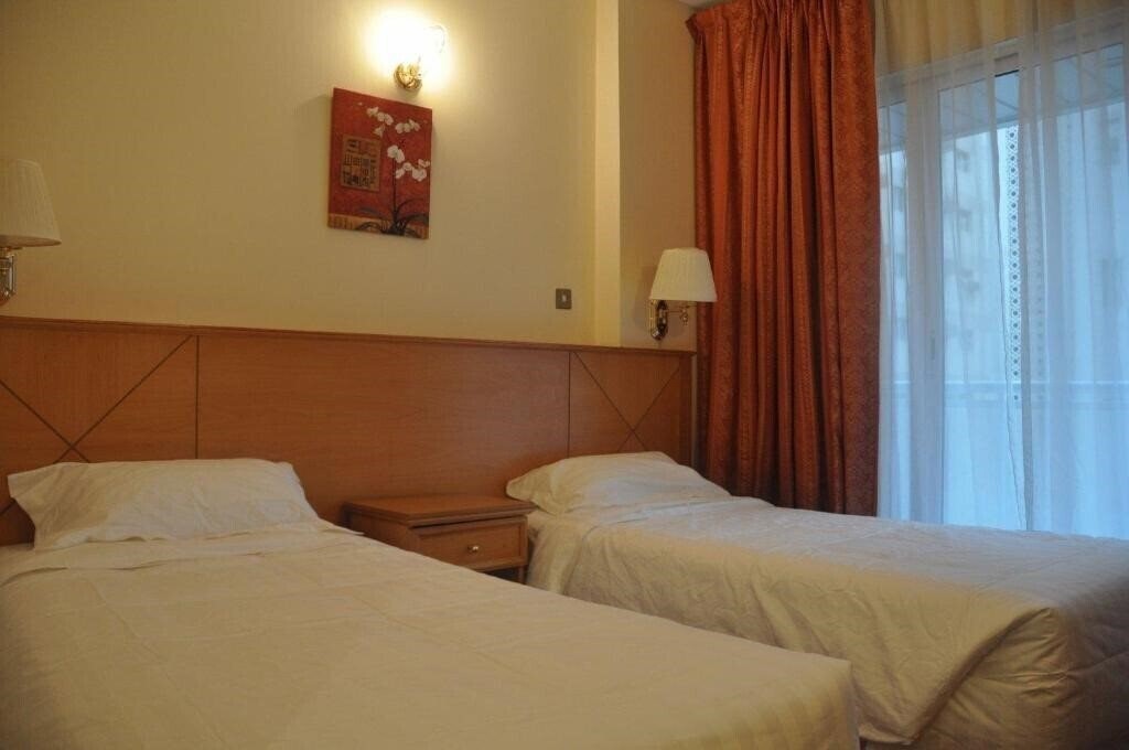 Готель Royal Plaza Hotel Apartments 3*