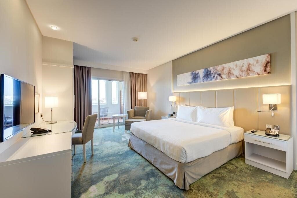 Отель Millennium Lakeview Hotel (ex. Copthorne Lakeview Hotel) 4*