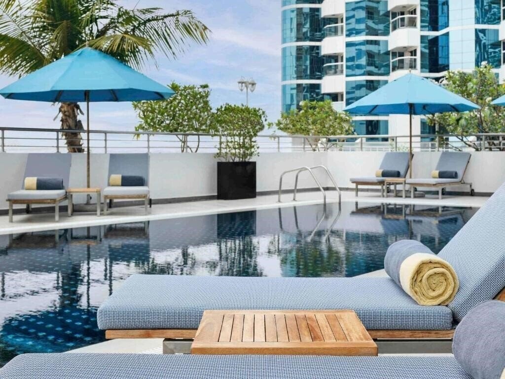 Готель Movenpick Hotel Jumeirah Lakes Towers 5*