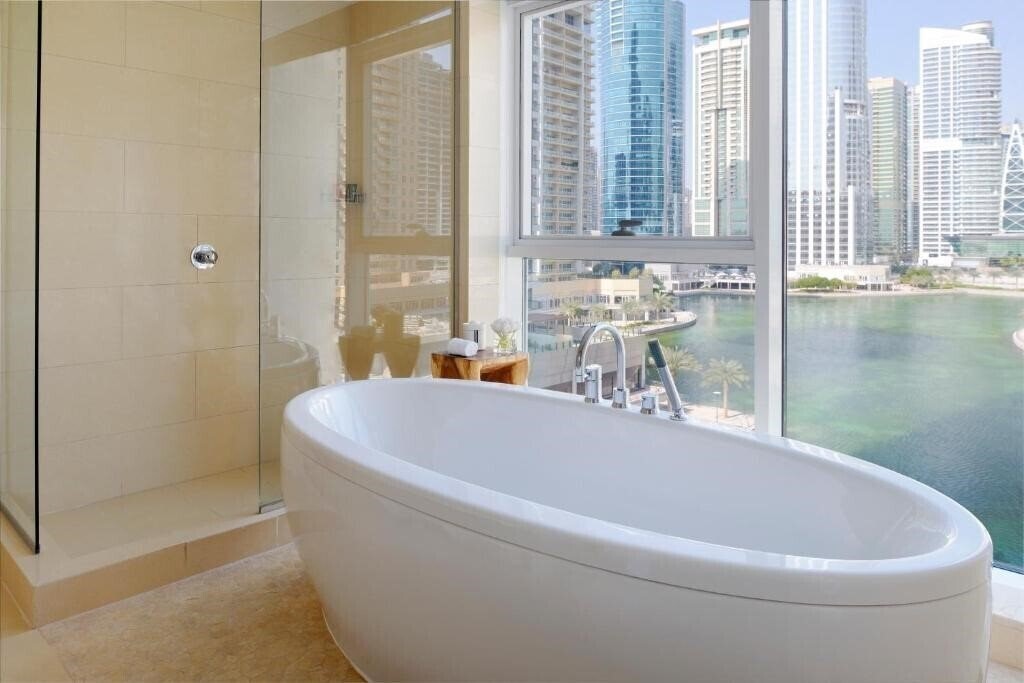 Фото Movenpick Hotel Jumeirah Lakes Towers 5*