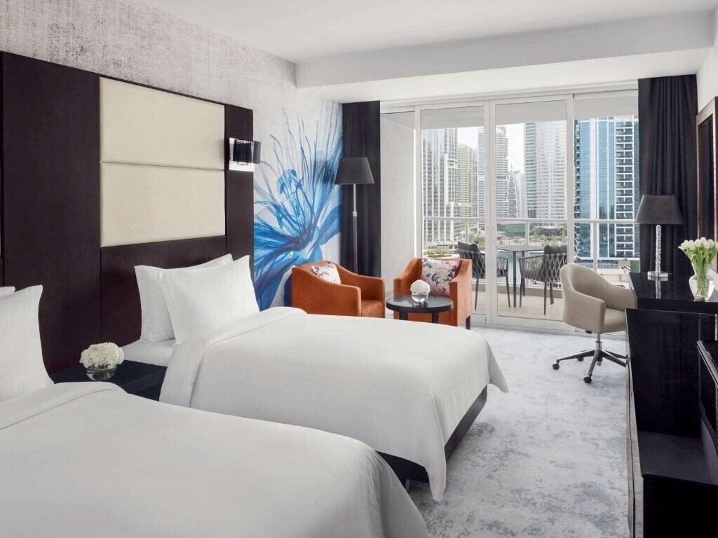 Изображение Movenpick Hotel Jumeirah Lakes Towers 5*