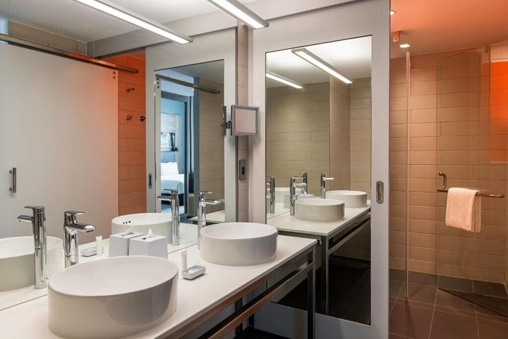 Фотографія Aloft Palm Jumeirah 4*