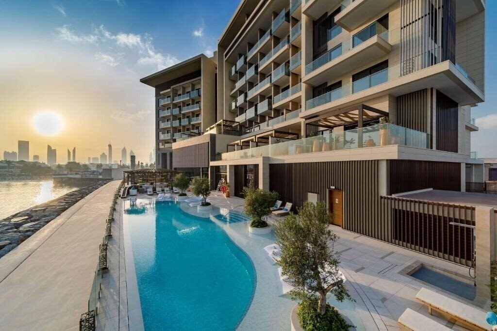 Готель Hyatt Centric Jumeirah Dubai 5*