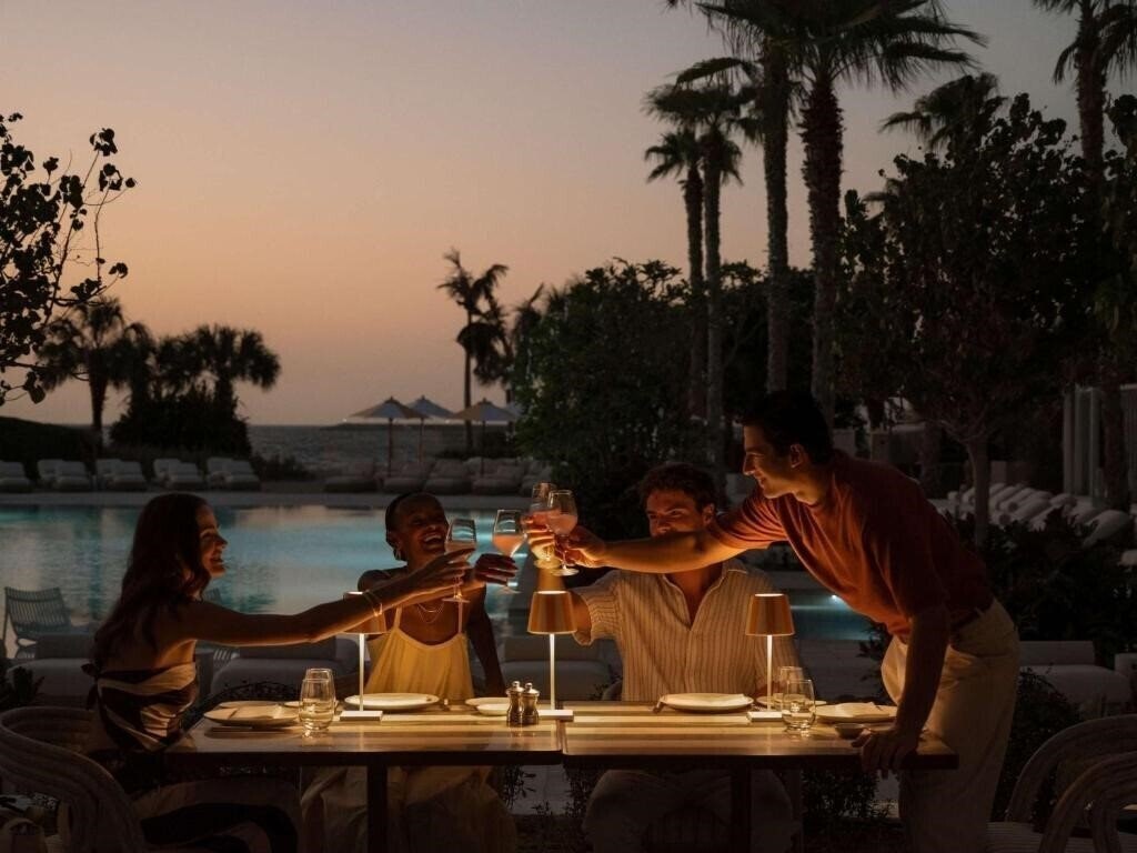 Фотографія Delano Dubai Deluxe (ex. Bluewaters Beach Hotel Dubai) 5*