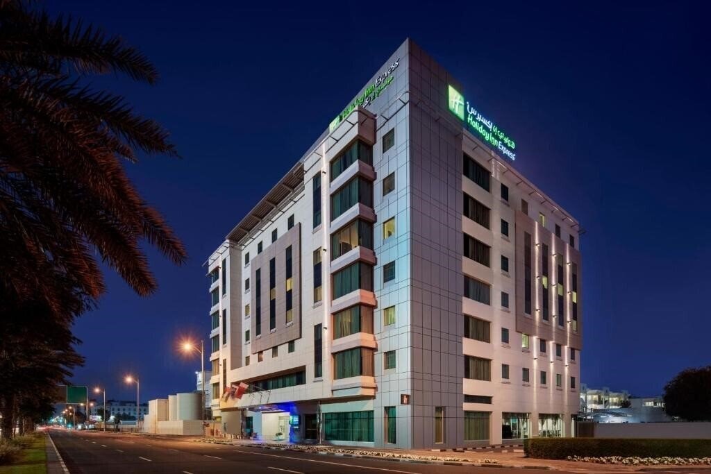 Готель Holiday Inn Express Jumeirah 3*