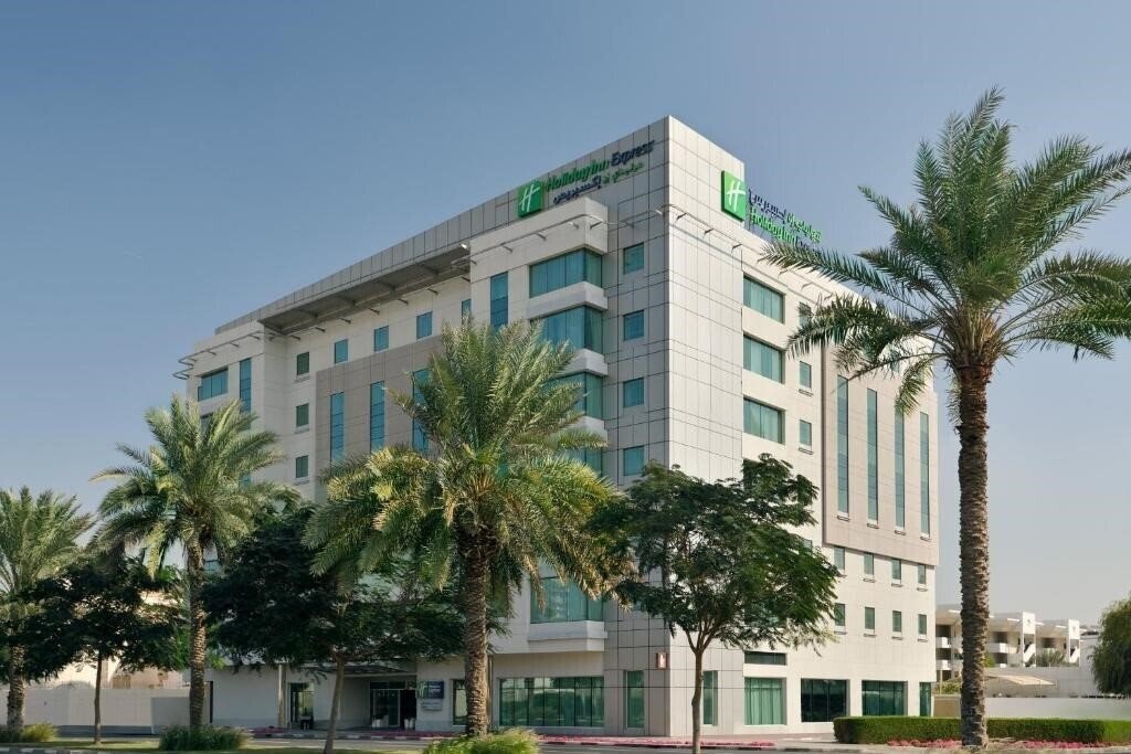 Готель Holiday Inn Express Jumeirah 3*