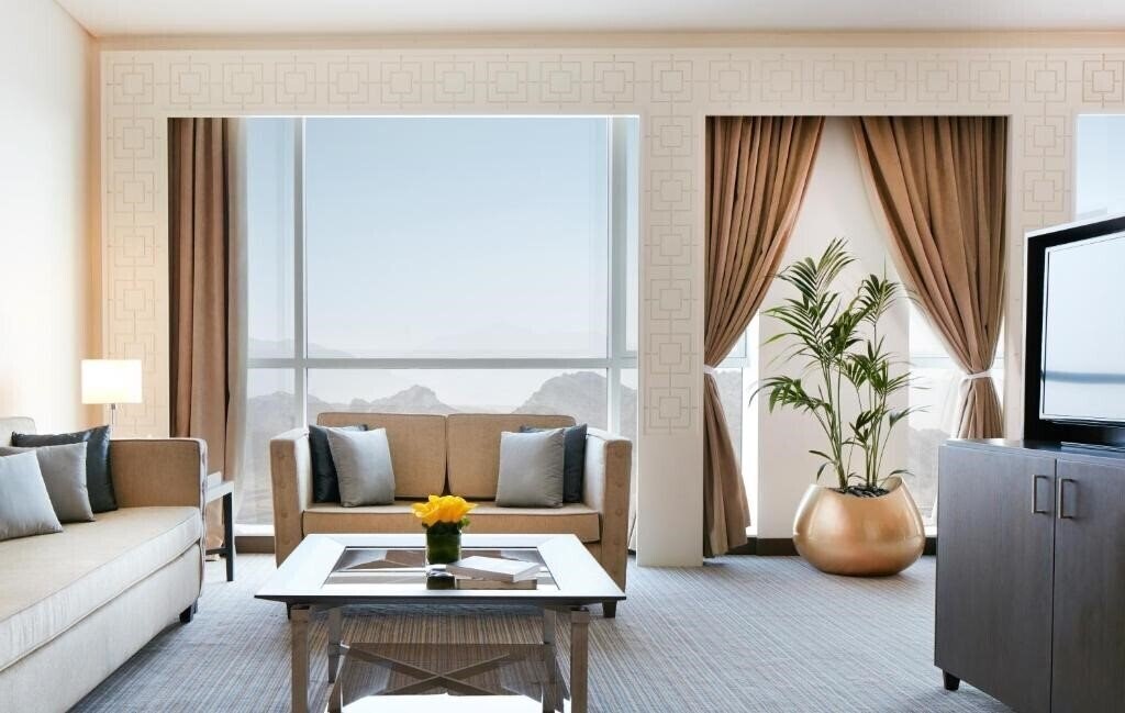 Готель Millennium Hotel 5*