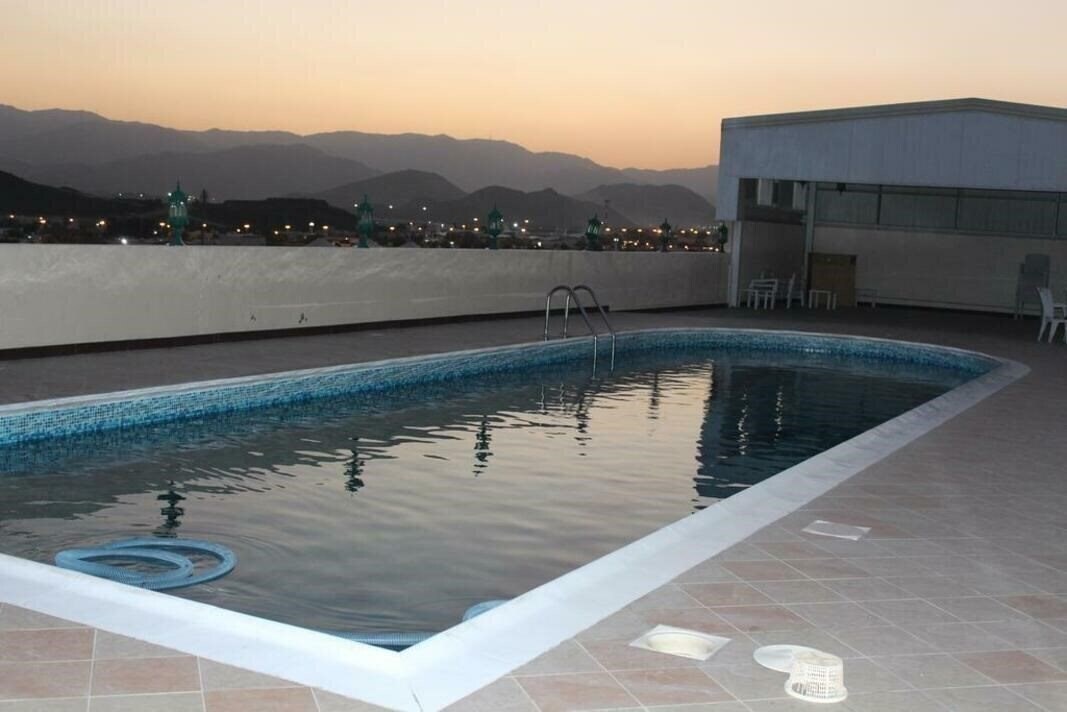 Готель Emirates Springs Apartments 3*