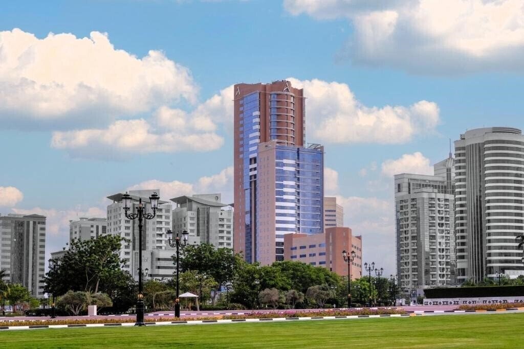 Отель Nour Arjaan Rotana 4*