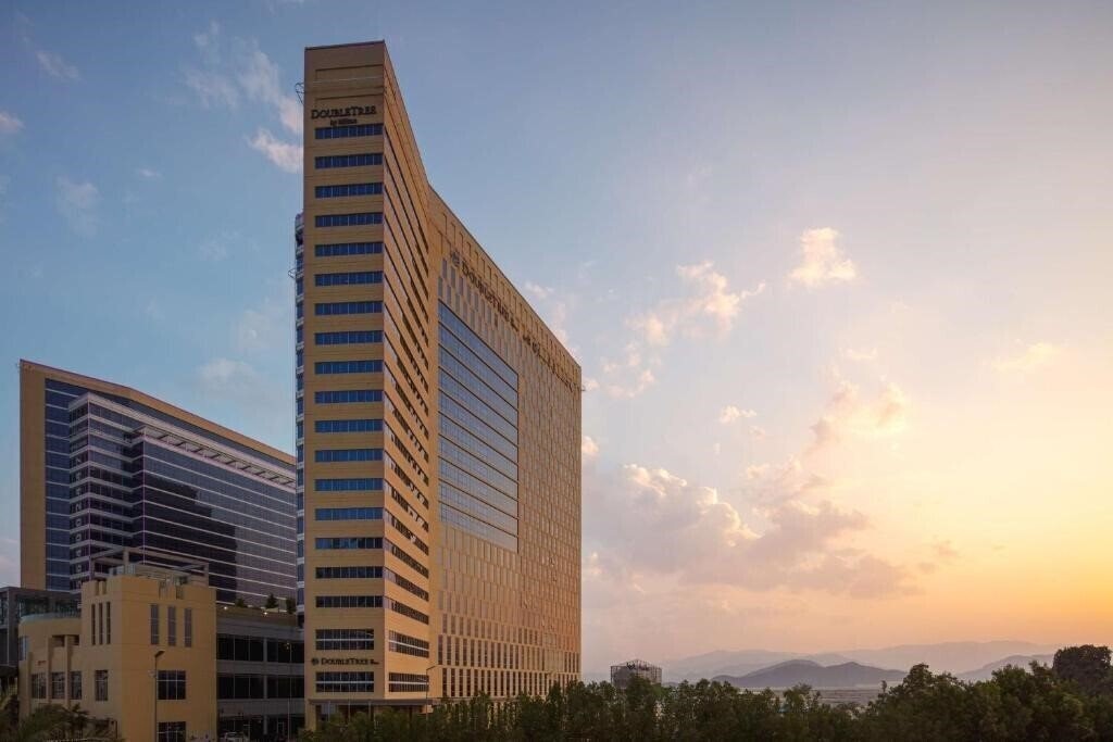 Готель DoubleTree by Hilton Fujairah City 5*