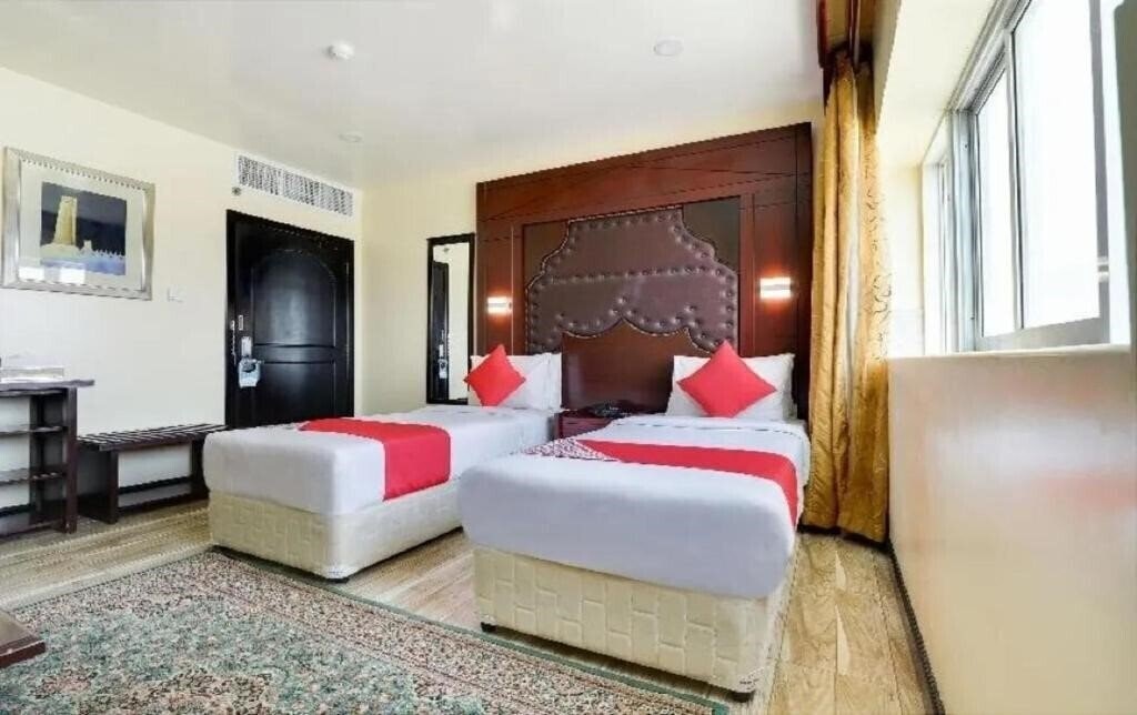 Отель Capital Grand Hotel 2*