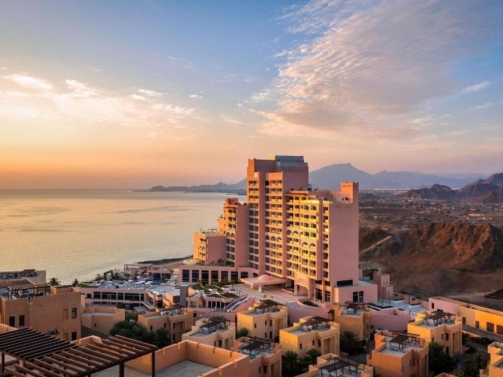 Готель Fujairah Beach Motel 5*