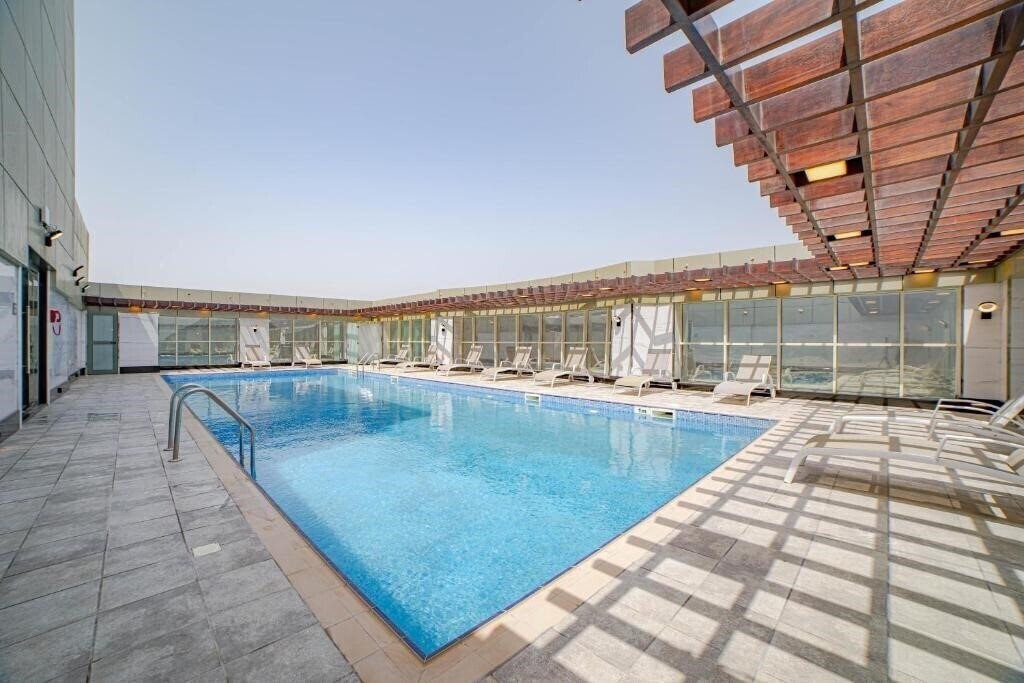 Отель Platinum Coast Hotel Apartement 4*