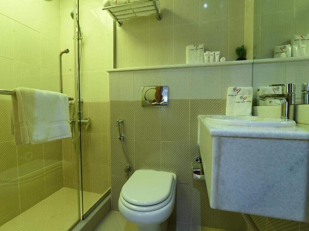 Фотография Mirage Hotel 2*