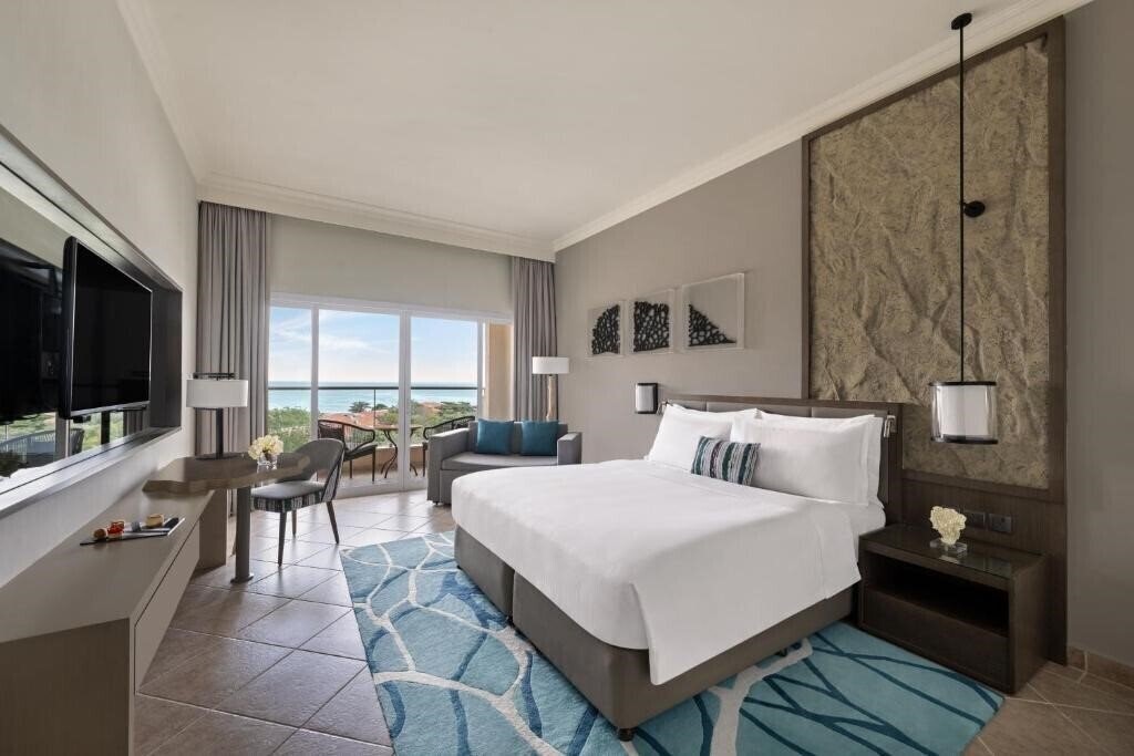 Готель Fujairah Rotana Resort 5*