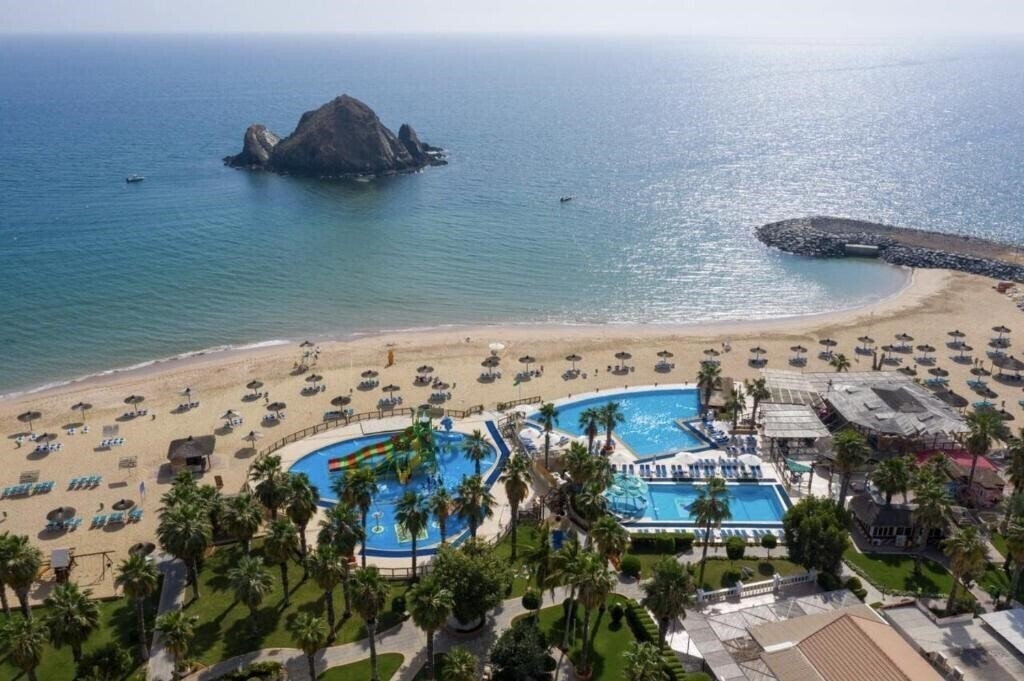 Отель Sandy Beach Hotel & Resort 3*