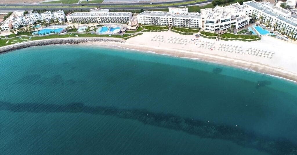 Отель Radisson Blu Resort Fujairah (ex. JAL Fujairah Resort & SPA) 5*