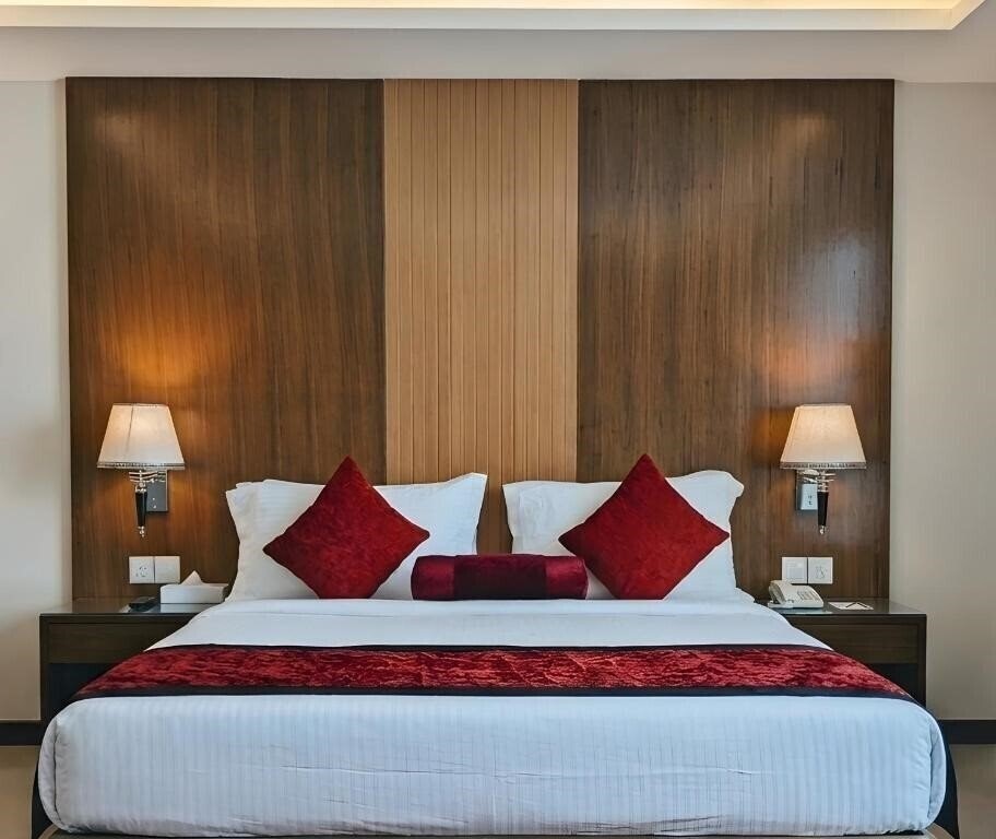 Готель City Tower Hotel 4*
