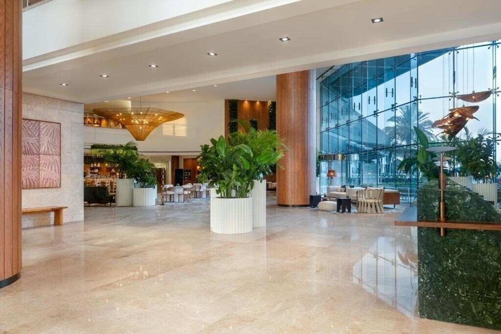 Готель Yas Plaza Mangroves by IHG 4*