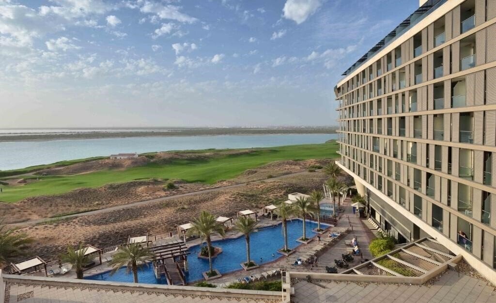 Зображення Yas Plaza Mangroves by IHG 4*