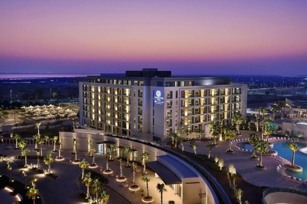 Отель DoubleTree by Hilton Abu Dhabi Yas Island Residences 4*