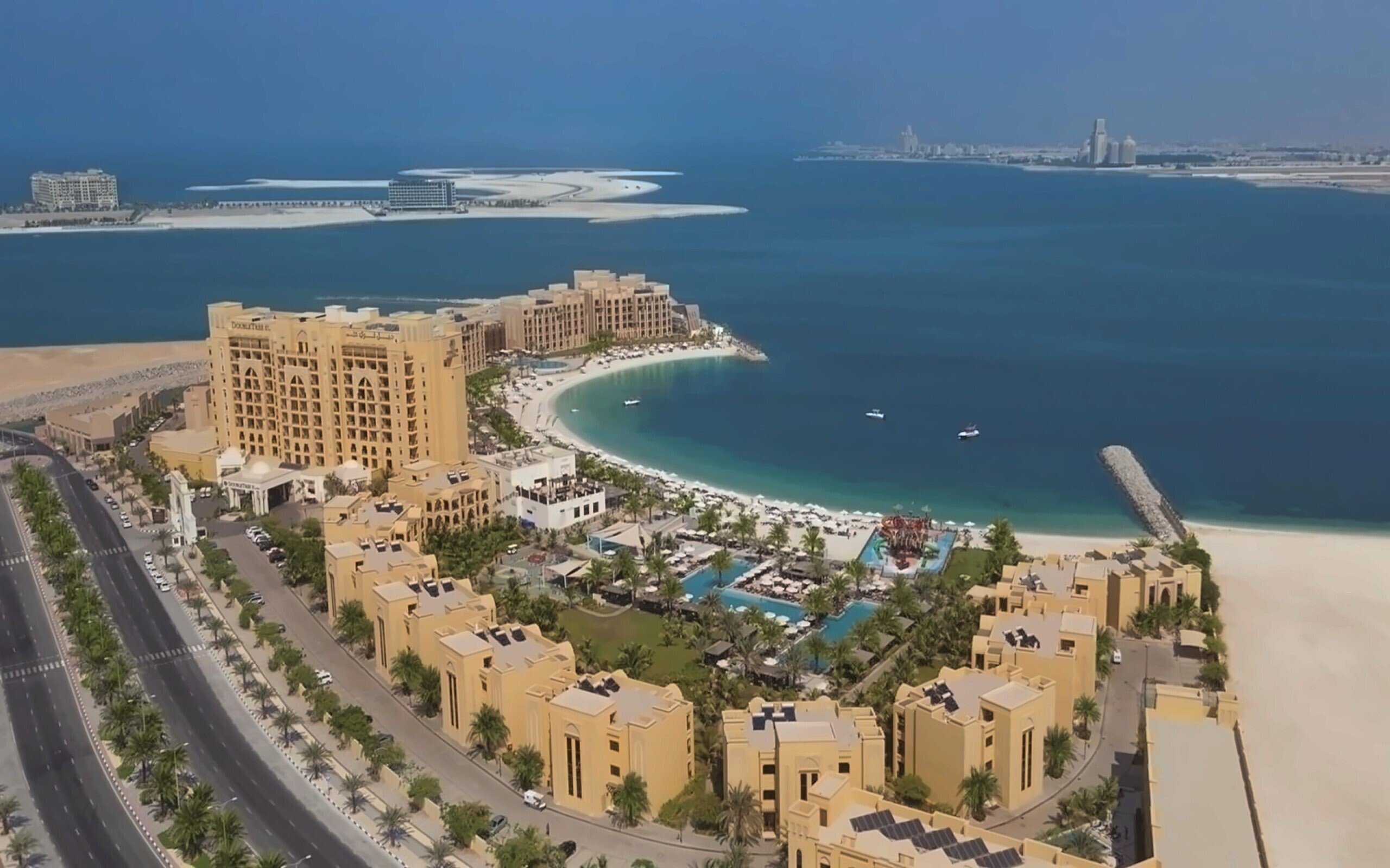 Готель Double Tree by Hilton Resort & SPA Marjan Island 5*