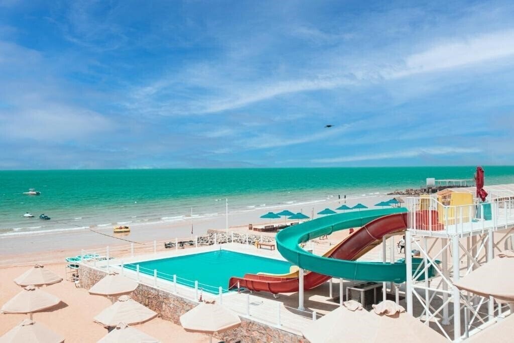 Готель BM Beach Hotel 4*