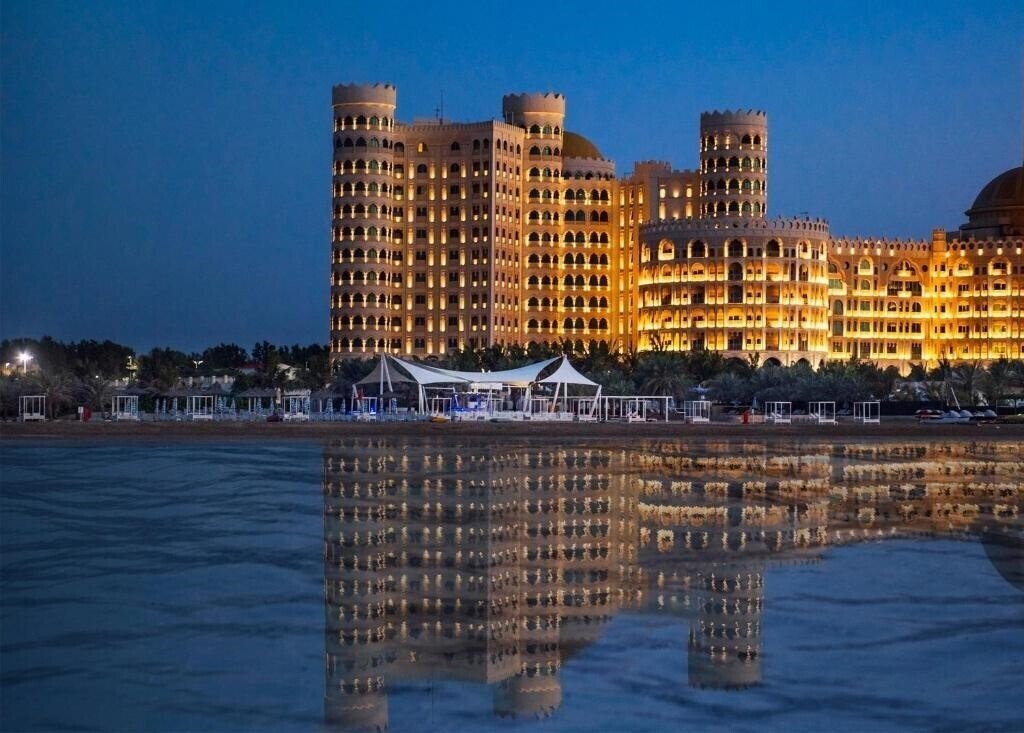 Готель Al Hamra Residence 5*