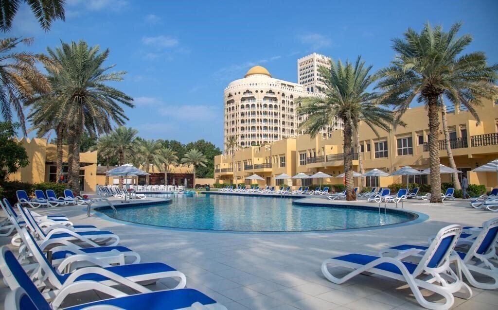 Готель Al Hamra Village Golf & Beach Resort 4*